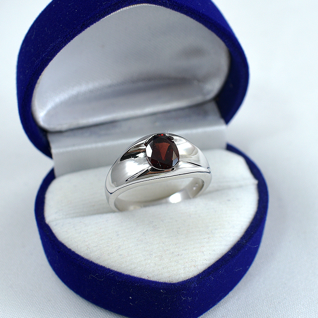 แหวนเงินแท้ราคาถูกชุบทองคำขาว โกเมนแท้ 1.65 กะรัต งานประณีตสวยงาม สั่งผลิตค่ะ