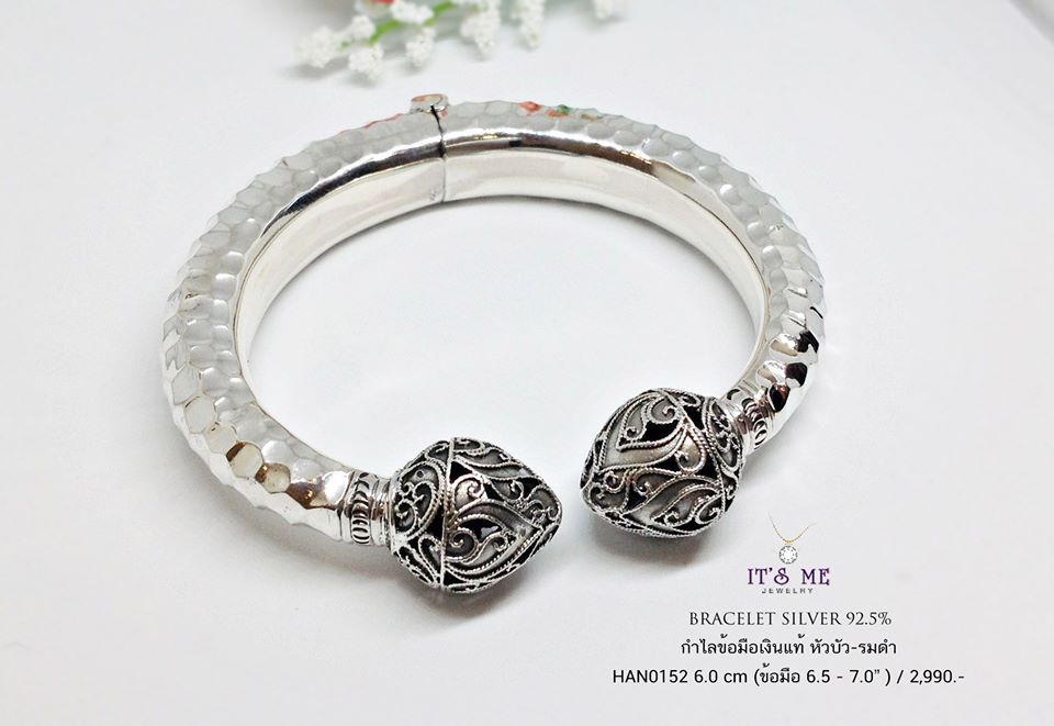 กำไลข้อมือเงินแท้ กำไลหัวบัว-รมดำ(กำไลใส่แบบง้างตรงกลาง ขยายไม่ได้นะคะ) งานจริงสวยมากๆ ค่ะ ฉลุหัวบัวและเล่นลายตรงกำไล