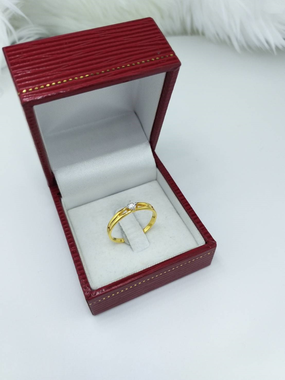 สั่งผลิตเพชรเบลเยี่ยมคัท แหวนแต่งงาน แหวนหมั้น ใส่เที่ยว ออกงาน แหวนทองคำ 18K เพชรแท้ 0.11 กะรัต 1.68 กรัม น้ำ 99 ราคาถูกมาก มีใบรับประกันค่ะ