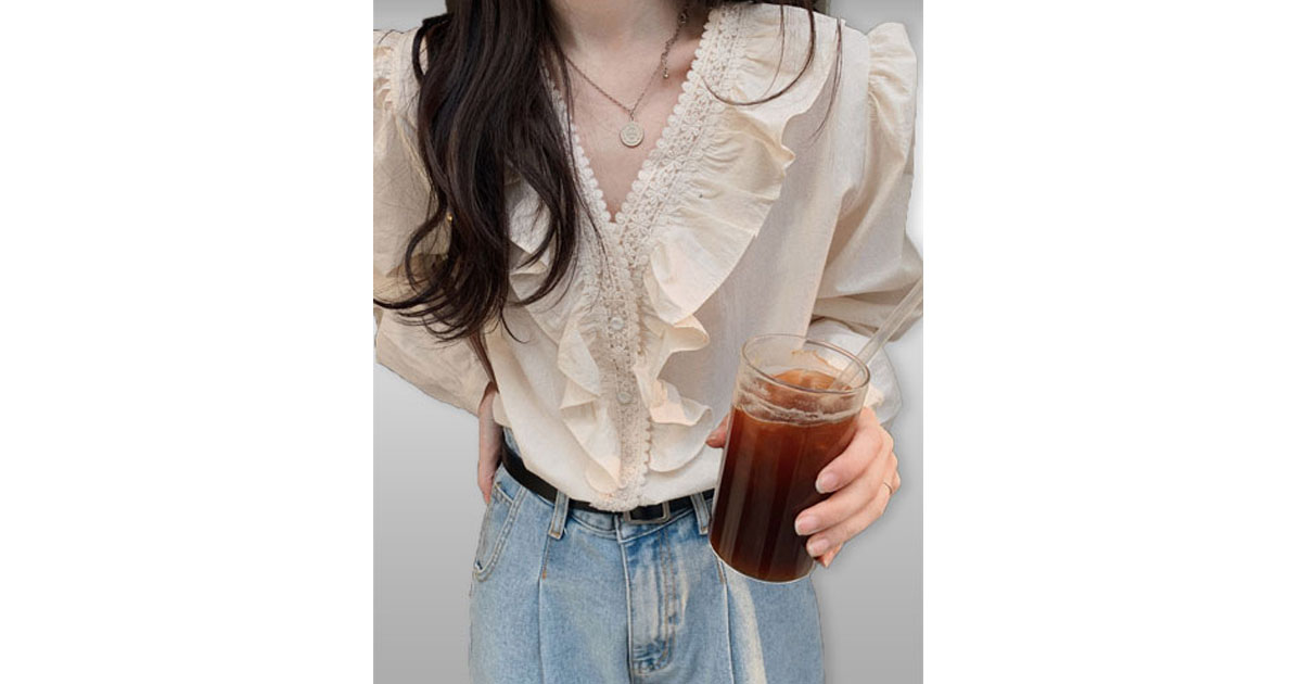 เสื้อแฟชั่นแต่งคอระบายสวยหวาน รหัส2392
