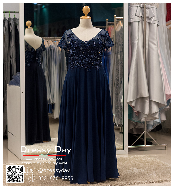 รหัส ชุดราตรีคนอ้วน : PFL038 ชุดราตรียาวแขนสั้นตกแต่งด้วยลูกไม้งานสวย ชุดแซกซีทรูประดับกริตเตอร์อย่างสวยงาม ชุดไปงานแต่งสีน้ำเงิน ผ้าชีฟอง เรียบหรู เหมาะสำหรับงานแต่งงาน งานกลางคืน กาล่าดินเนอร์ ชุดออกงาน ชุดคนอ้วน