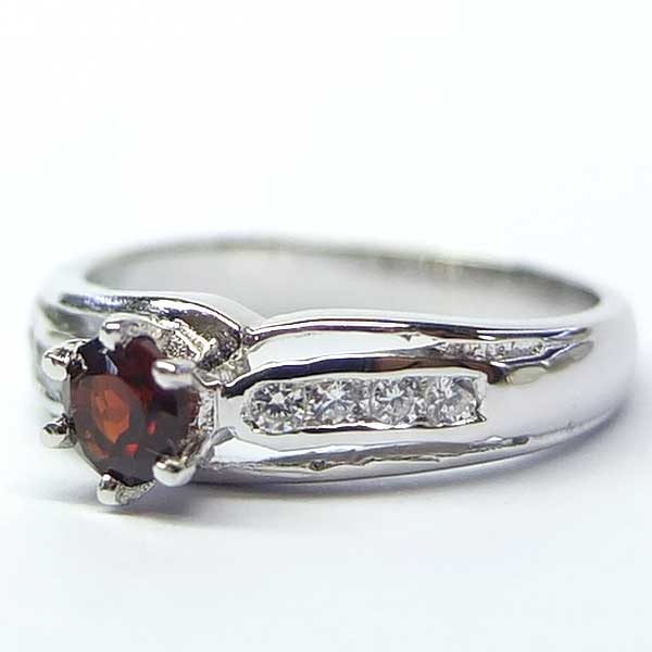 แหวนเงินแท้ราคาถูกชุบทองคำขาว พลอยแท้โกเมน 0.45 กะรัต งานประณีตสวยงาม สั่งผลิตค่ะ