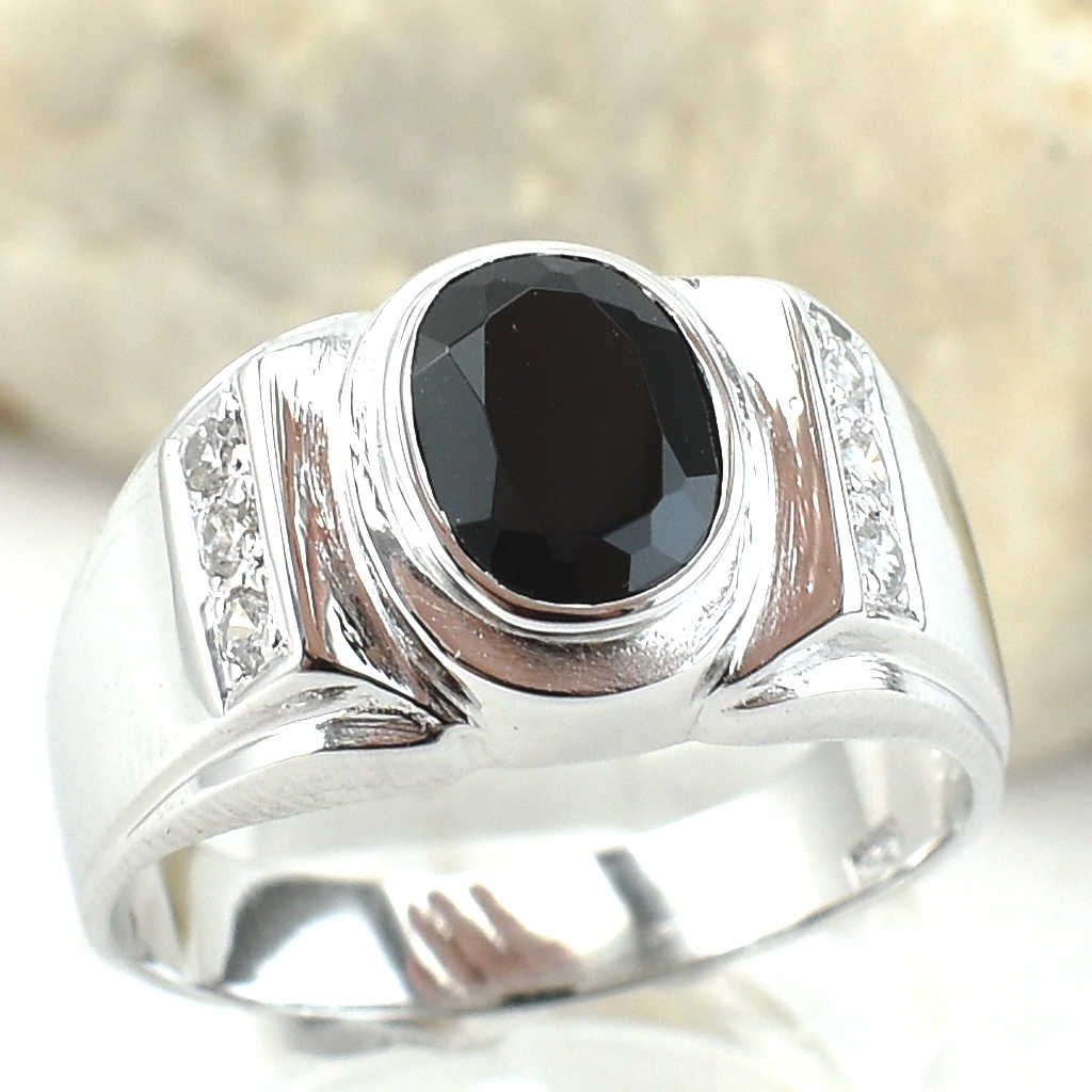 แหวนเงินแท้ราคาถูกชุบทองคำขาว นิลแท้ 1.65 กะรัต เพชรCZ 0.18 กะรัต งานประณีตสวยงาม สั่งผลิตค่ะ