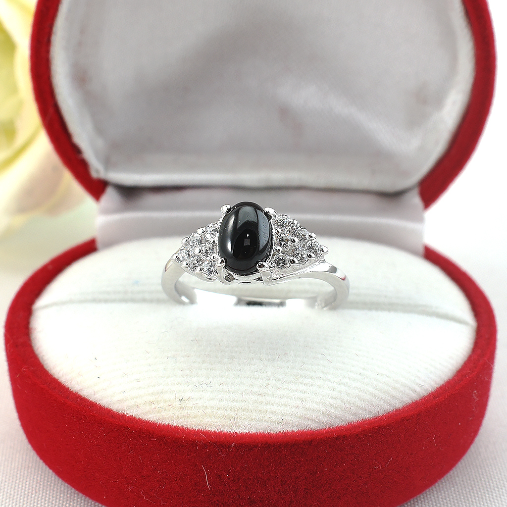 แหวนเงินแท้ราคาถูกชุบทองคำขาว นิลแท้ 0.70 กะรัต เพชรCZ 0.36 กะรัต งานประณีตสวยงาม สั่งผลิตค่ะ