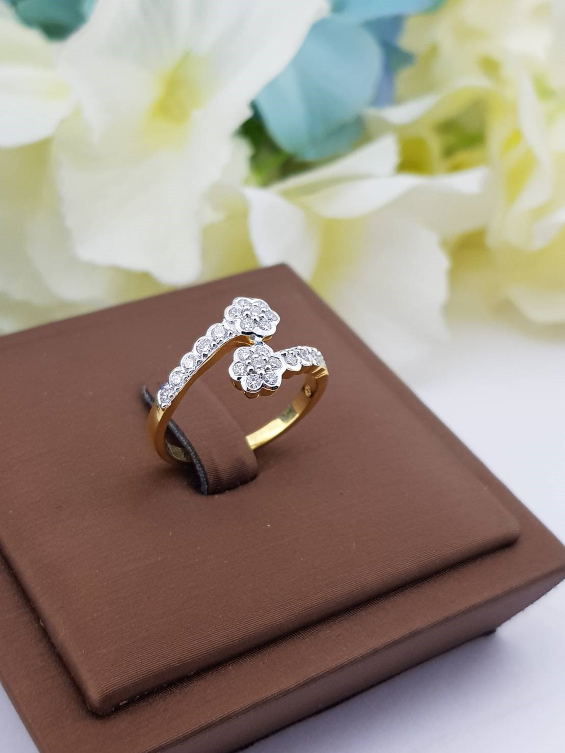 สั่งผลิตเพชรเบลเยี่ยมคัท แหวนแต่งงาน แหวนหมั้น ใส่เที่ยว ออกงาน แหวนทองคำ 18K เพชรแท้ 0.38 กะรัต 3.00 กรัม น้ำ 99 ราคาถูกมาก มีใบรับประกันค่ะ