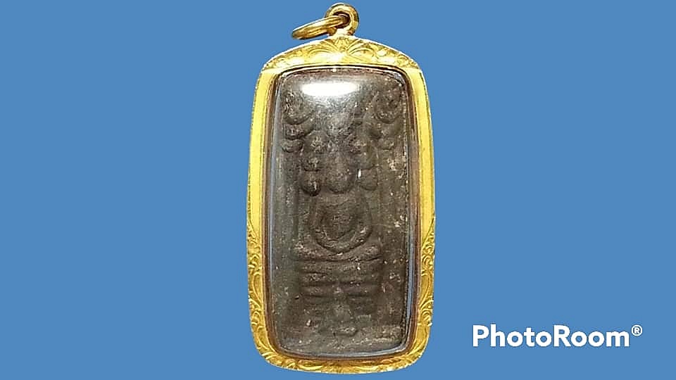 พระนางตราพิมพ์นาคปรก(เล็ก) รุ่น 100 ปี อ.ท่าศาลา พ.ศ.2541 ท่านขุนพันธ์ เลี่ยมทองคำ