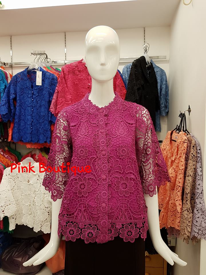 เสื้อลูกไม้เนื้อเงา กระดุมหน้า ทรงเอ