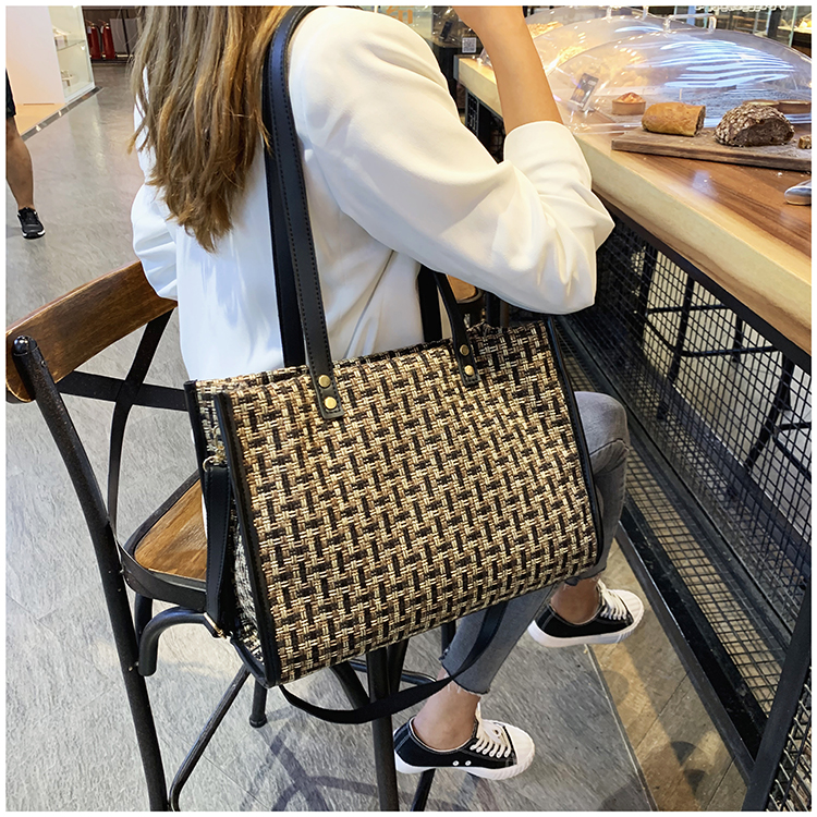 สินค้าพรีออเดอร์ กระเป๋าแฟชั่นสวยหรู มี 3 สี รหัส PO-BAG-032