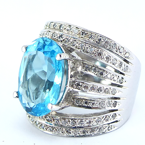 แหวนเงินแท้ราคาถูกชุบทองคำขาว สวิสบลูโทปาซแท้ 8.80 กะรัต เพชรCZ 1.10 กะรัต งานประณีตสวยงาม สั่งผลิตค่ะ