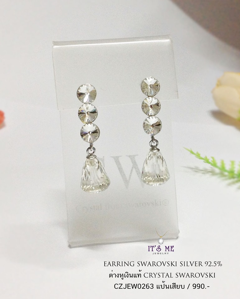 ต่างหูเงินแท้92.5% ต่างหู CRYSTAL SWAROVSKI เรือนเงินแท้ แบบแป้นเสียบ ประดับ CRYSTAL ด้านบน 3 เม็ด และห้อย CRYSTAL ใหญ่อีก 1 ชิ้น