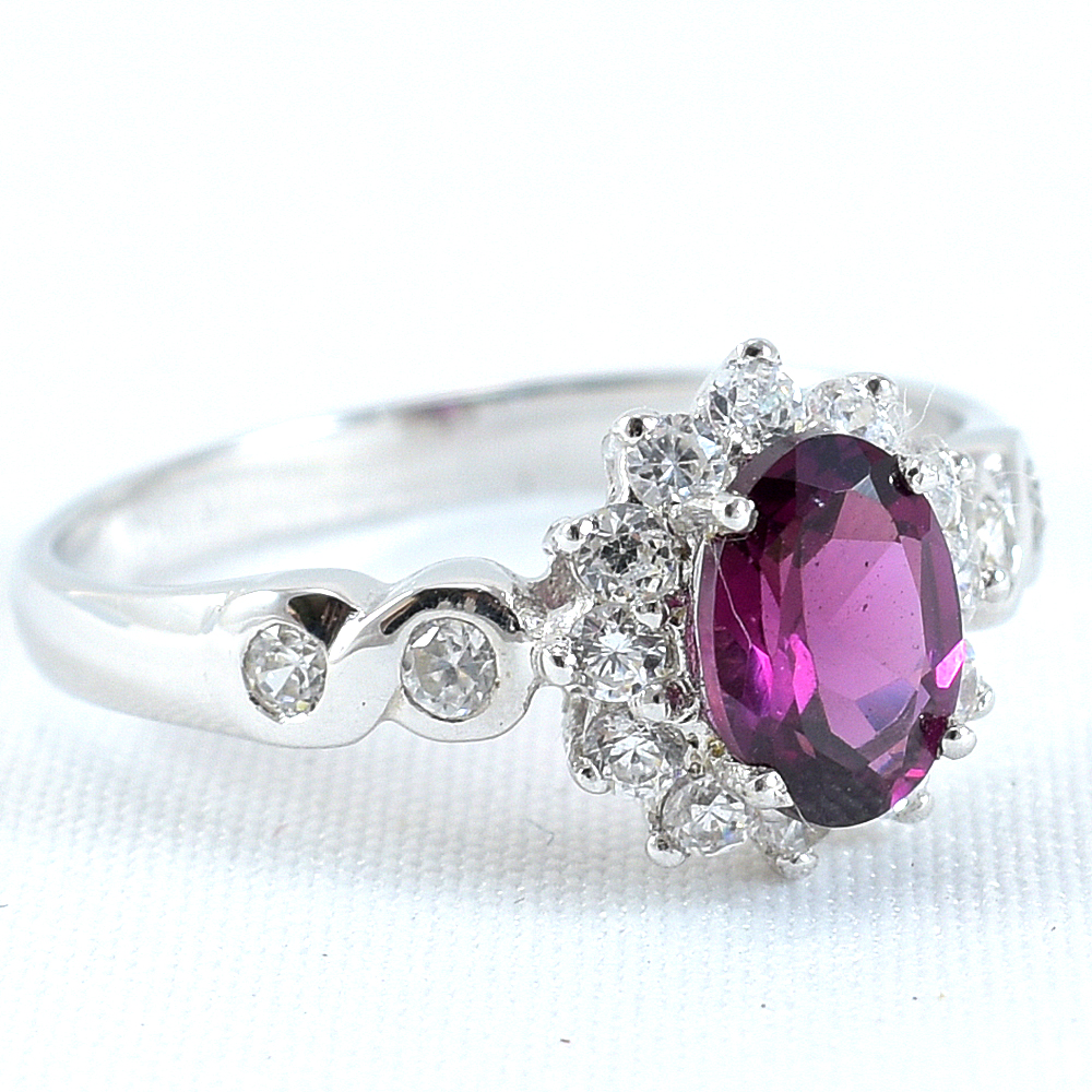 แหวนเงินแท้ราคาถูกชุบทองคำขาว พลอยแท้โรโดไลท์การ์เน็ต 0.95 กะรัต เพชรCZ 0.45 กะรัต งานประณีตสวยงาม สั่งผลิตค่ะ