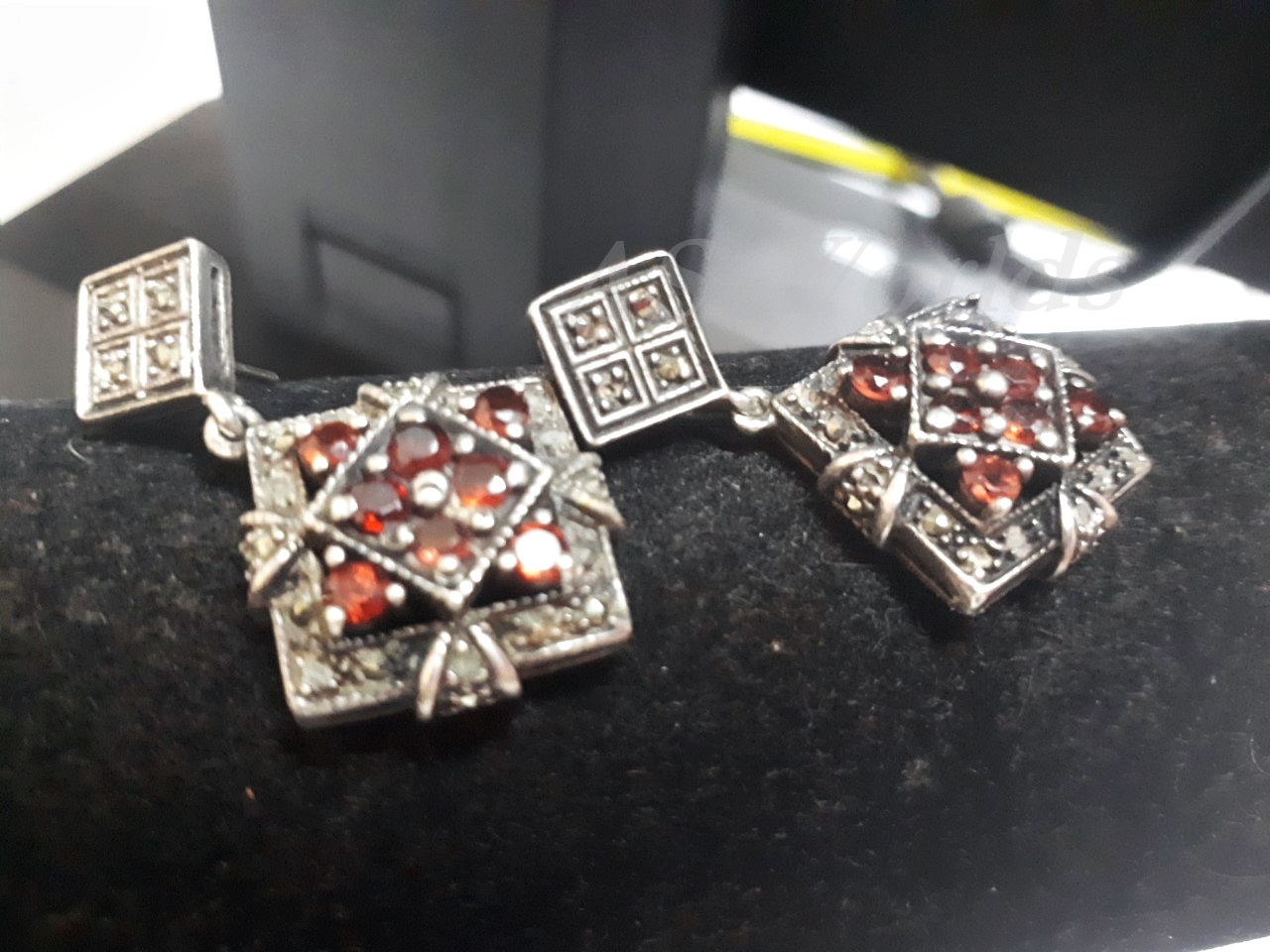 SIVA ต่างหูเงินแต่งพลอยจันทบุรี ตัวเรือนสีเงิน พลอยสีแดง