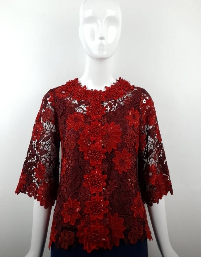 เสื้อลูกไม้พิ้งบูติค สีแดงมีหลายทรงให้เลือก