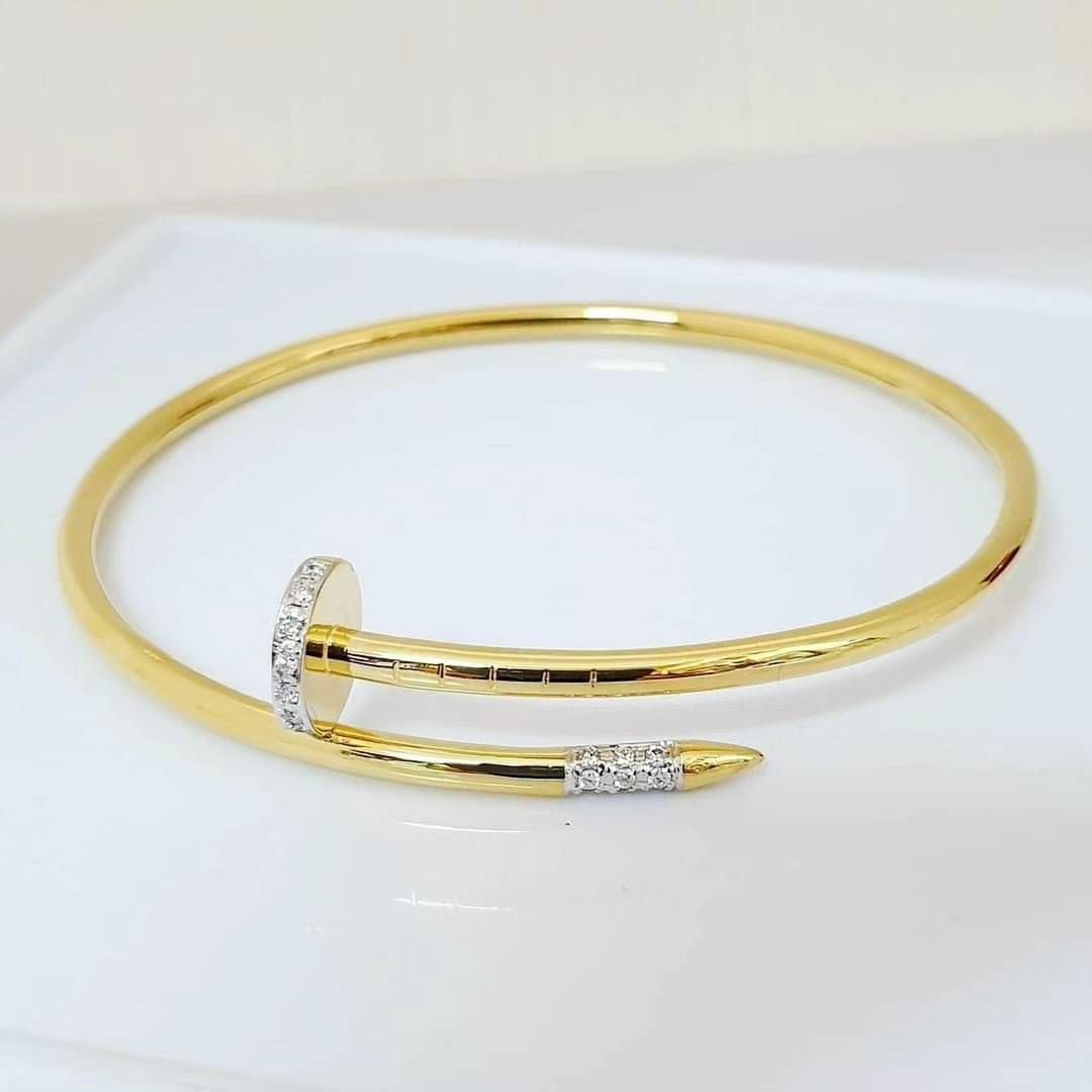 พร้อมส่งและสั่งผลิตกำไลทองเพชรแท้ตะปูเก๋ๆ แต่งงาน หมั้น ใส่เที่ยว ออกงาน ทองคำ 9K เพชรเกสรแท้ 0.09 กะรัต 18 เม็ด ราคาถูกมาก ส่งฟรี