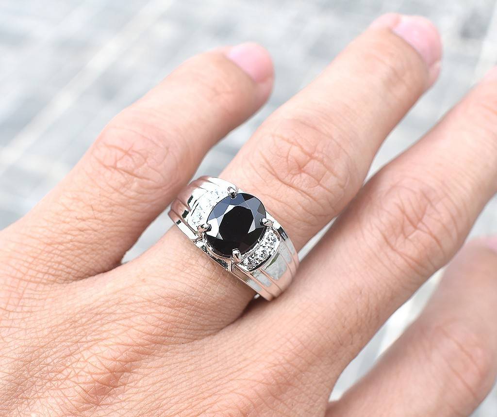 แหวนเงินแท้ราคาถูกชุบทองคำขาว นิลแท้ 2.50 กะรัต เพชรCZ 0.18 กะรัต งานประณีตสวยงาม สั่งผลิตค่ะ