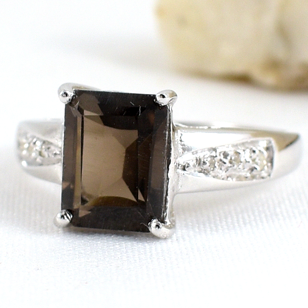 แหวนเงินแท้ราคาถูกชุบทองคำขาว พลอยแท้สโมกกี้ควอทซ์ 1.95 กะรัต เพชรCZ 0.048 กะรัต งานประณีตสวยงาม สั่งผลิตค่ะ