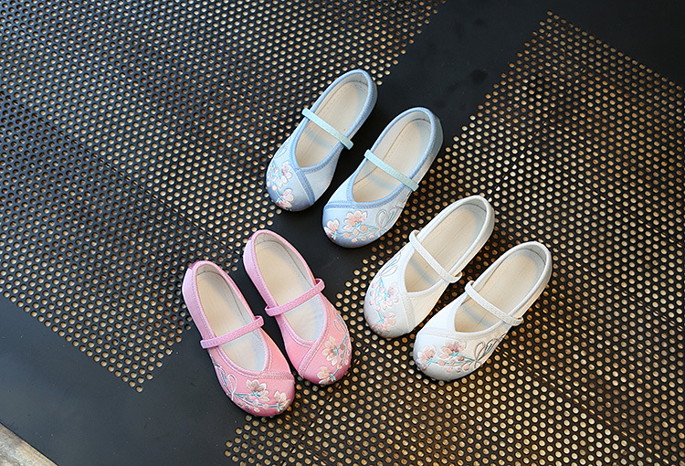 F รองเท้าจีนเด็ก ดอกไม้ขาว