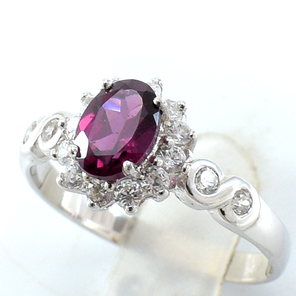 แหวนเงินแท้ราคาถูกชุบทองคำขาว พลอยแท้โรโดไลท์การ์เน็ต 0.95 กะรัต เพชรCZ 0.45 กะรัต งานประณีตสวยงาม สั่งผลิตค่ะ