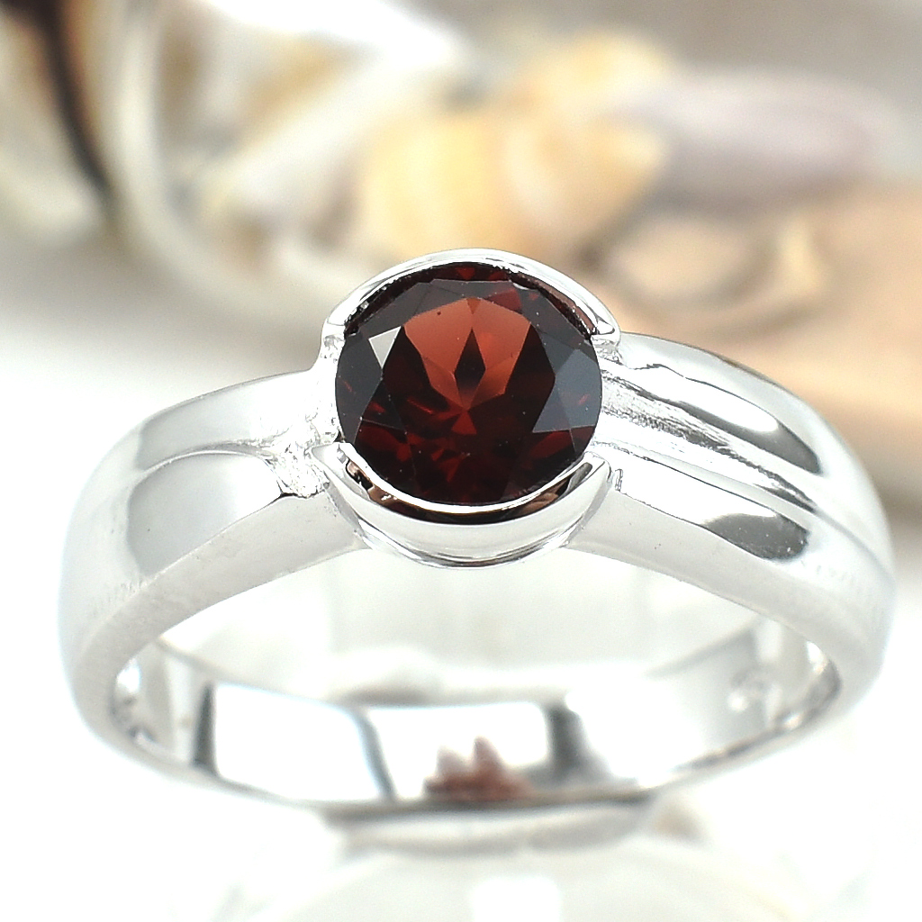 แหวนเงินแท้ราคาถูกชุบทองคำขาว โกเมนแท้ 1.20 กะรัต งานประณีตสวยงาม สั่งผลิตค่ะ