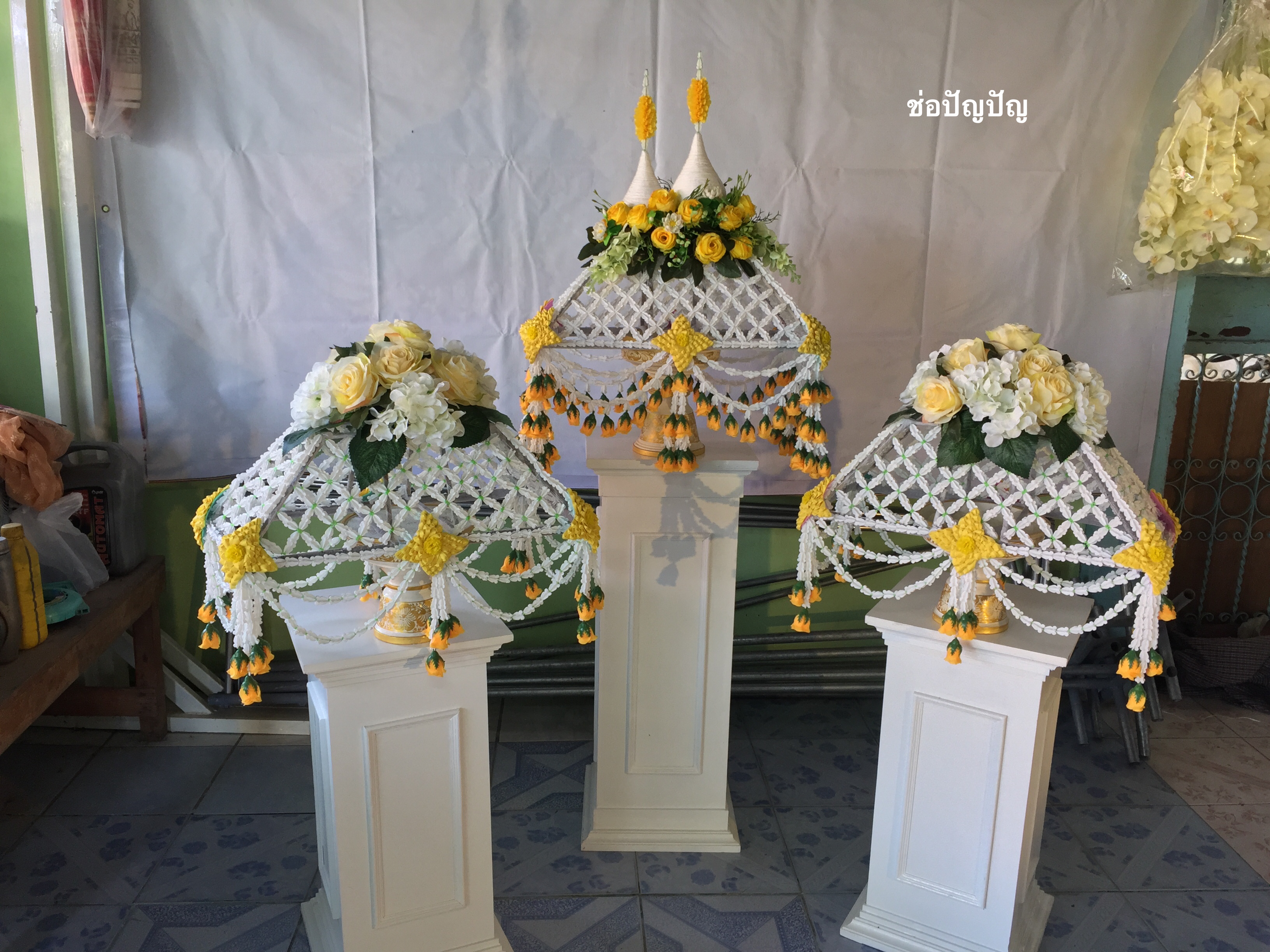 ที่คลุมผ้าไตรดอกไม้ประดิษฐ์