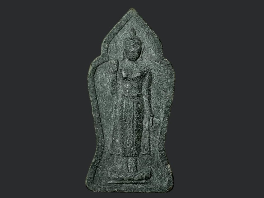 พระพุทธยืน ประทานพร พระครูธัชลักข์บริหาร (อาทร) วัดแสนตุ้ง ตราด เนื้อผงใบลาน ยันต์ห้า