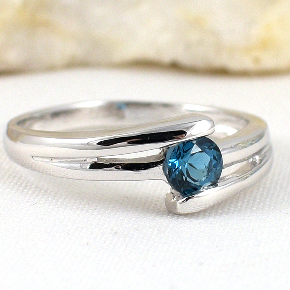 แหวนเงินแท้ราคาถูกชุบทองคำขาว ลอนดอนบลูโทปาซแท้ 0.35 กะรัต งานประณีตสวยงาม สั่งผลิตค่ะ