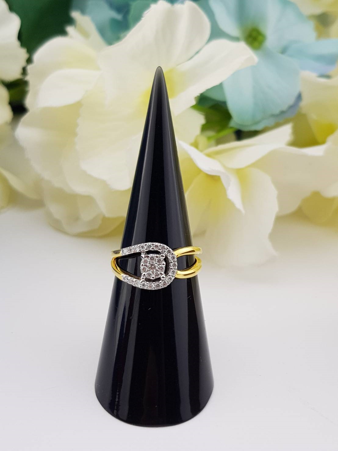 สั่งผลิตเพชรเบลเยี่ยมคัท แหวนแต่งงาน แหวนหมั้น ใส่เที่ยว ออกงาน แหวนทองคำ 18K เพชรแท้ 0.31 กะรัต 3.24 กรัม น้ำ 99 ราคาถูกมาก มีใบรับประกันค่ะ