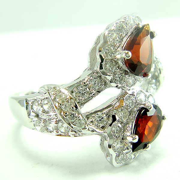 แหวนเงินแท้ราคาถูกชุบทองคำขาว พลอยแท้โกเมน 0.80 กะรัต เพชรCZ 0.67 กะรัต งานประณีตสวยงาม สั่งผลิตค่ะ