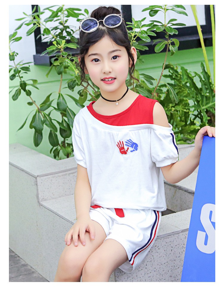 ชุดเสื้อสีขาว+กางเกงขาสั้น