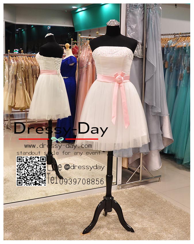 รหัส ชุดราตรีสั้น : JE026 ชุดราตรีสั้นสีขาว เอวประดับดอกไม้ชมพู เหมาะใส่งานเช้า งานกลางคืน ชุดถ่ายพรีเวดดิ้งใส่ถ่ายพรีเวดดิ้งแนวเจ้าหญิง ริมทะเล หรือในสวน หรือใส่งานวันจริง ที่สวยที่สุดในโลกไปงานแต่งงาน