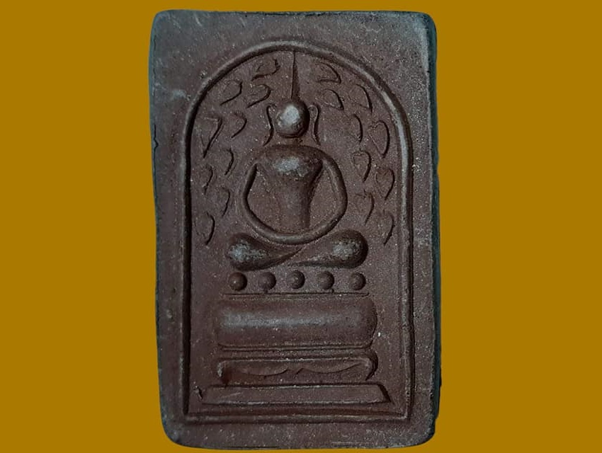 สมเด็จ พิมพ์ปรกโพธิ์ ฐานขาสิงห์ เนื้อดินเผา ขนาดจัมโบ้ 4.2 x 6.8 cm. ปี ๑๕๖๒