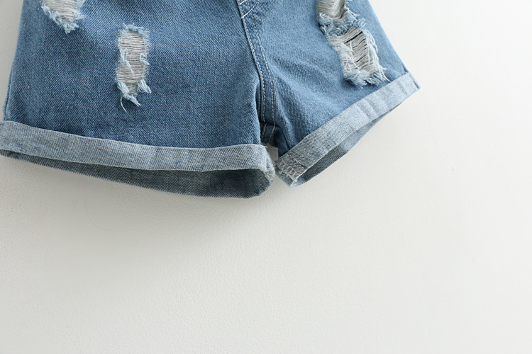 ชุดเสื้อสีขาว+กางเกงยีนส์ขาสั้น