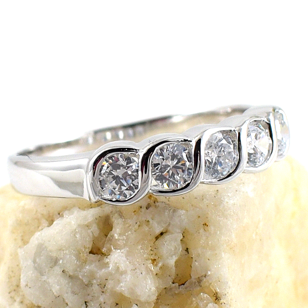 แหวนเงินแท้ราคาถูกชุบทองคำขาว เพชรCZแท้ 0.50 กะรัต งานประณีตสวยงาม สั่งผลิตค่ะ