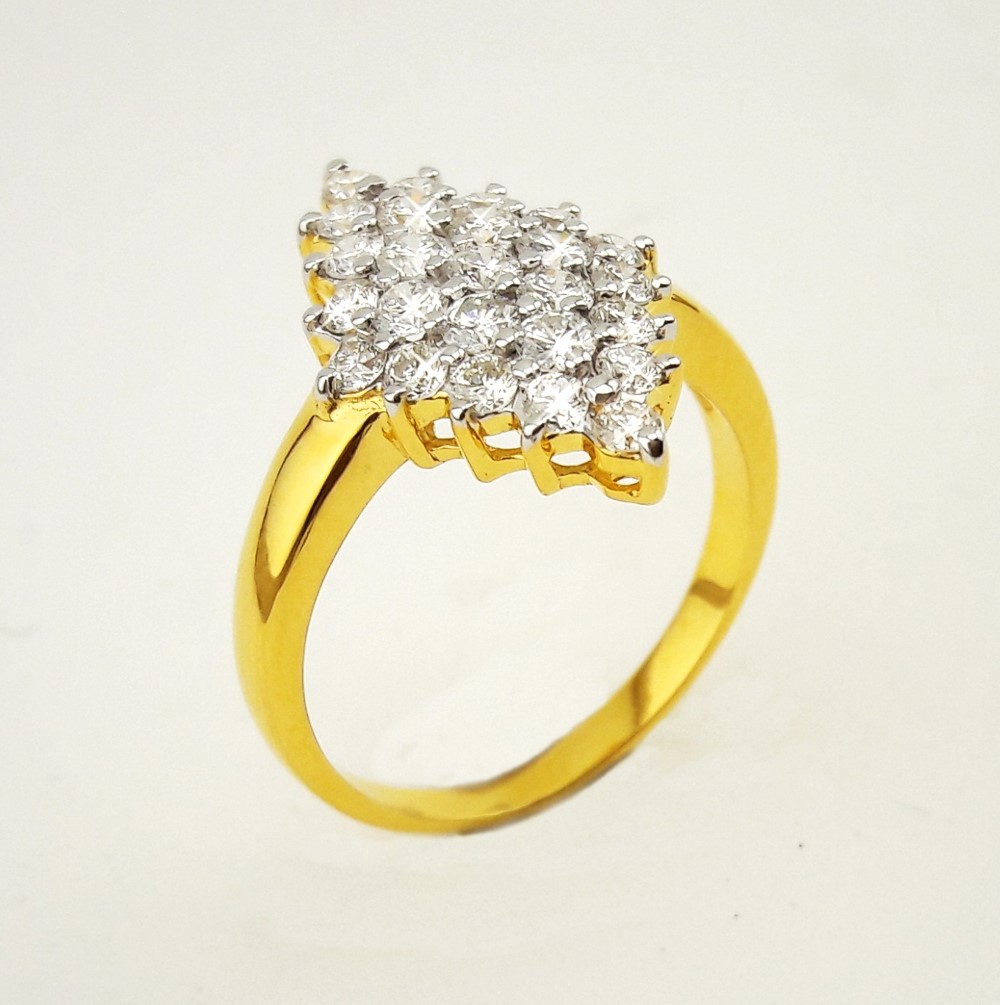 สั่งผลิตเพชรเบลเยี่ยมคัท แหวนแต่งงาน แหวนหมั้น ใส่เที่ยว ออกงาน แหวนทองคำ 18K เพชรแท้ 0.93 กะรัต 4.30 กรัม น้ำ 99 ราคาถูกมาก มีใบรับประกันค่ะ