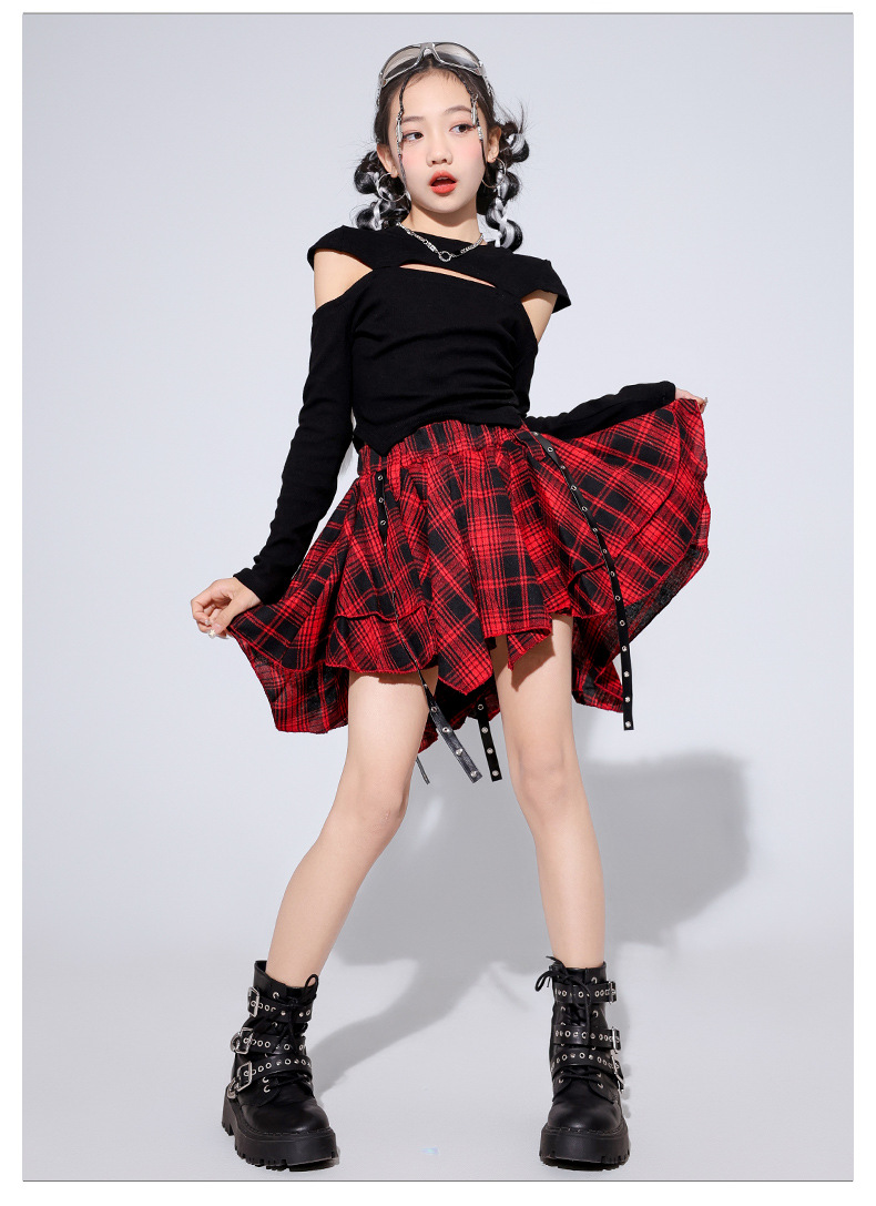 friendly4kid ชุดเต้น เซ็ตเสื้อแขนยาวดำ+กระโปรง ลายสก๊อต สีแดง ชุดการแสดงคริสมาสต์