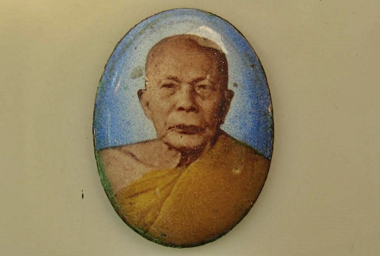 ล็อกเก็ตรูปไข่เล็ก หลวงพ่อแดง(พระครูญาณวิลาส)วัดเขาบันไดอิฐ จ.เพชรบุรี