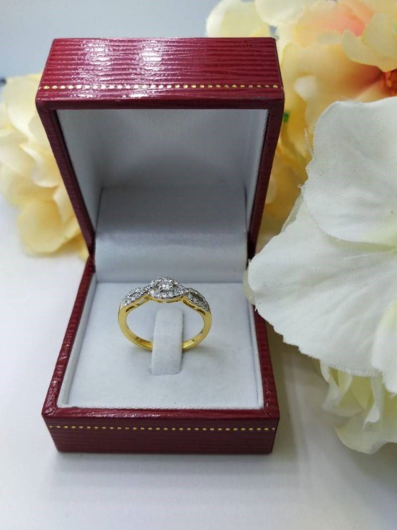 สั่งผลิตเพชรเบลเยี่ยมคัท แหวนแต่งงาน แหวนหมั้น ใส่เที่ยว ออกงาน แหวนทองคำ 18K เพชรแท้ 0.36 กะรัต 2.73 กรัม น้ำ 99 ราคาถูกมาก มีใบรับประกันค่ะ