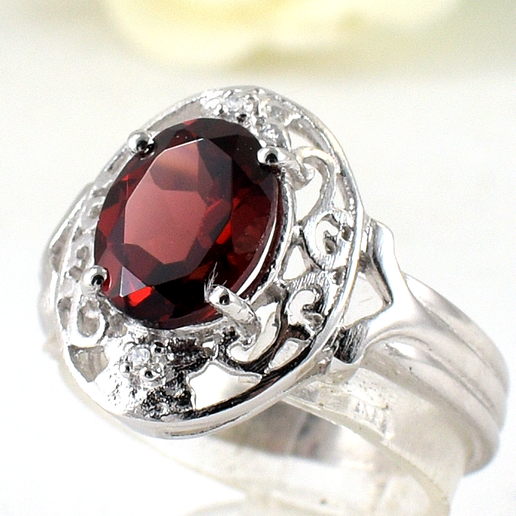 แหวนเงินแท้ราคาถูกชุบทองคำขาว พลอยแท้โกเมน 2.25 กะรัต เพชรCZ 0.02 กะรัต งานประณีตสวยงาม สั่งผลิตค่ะ