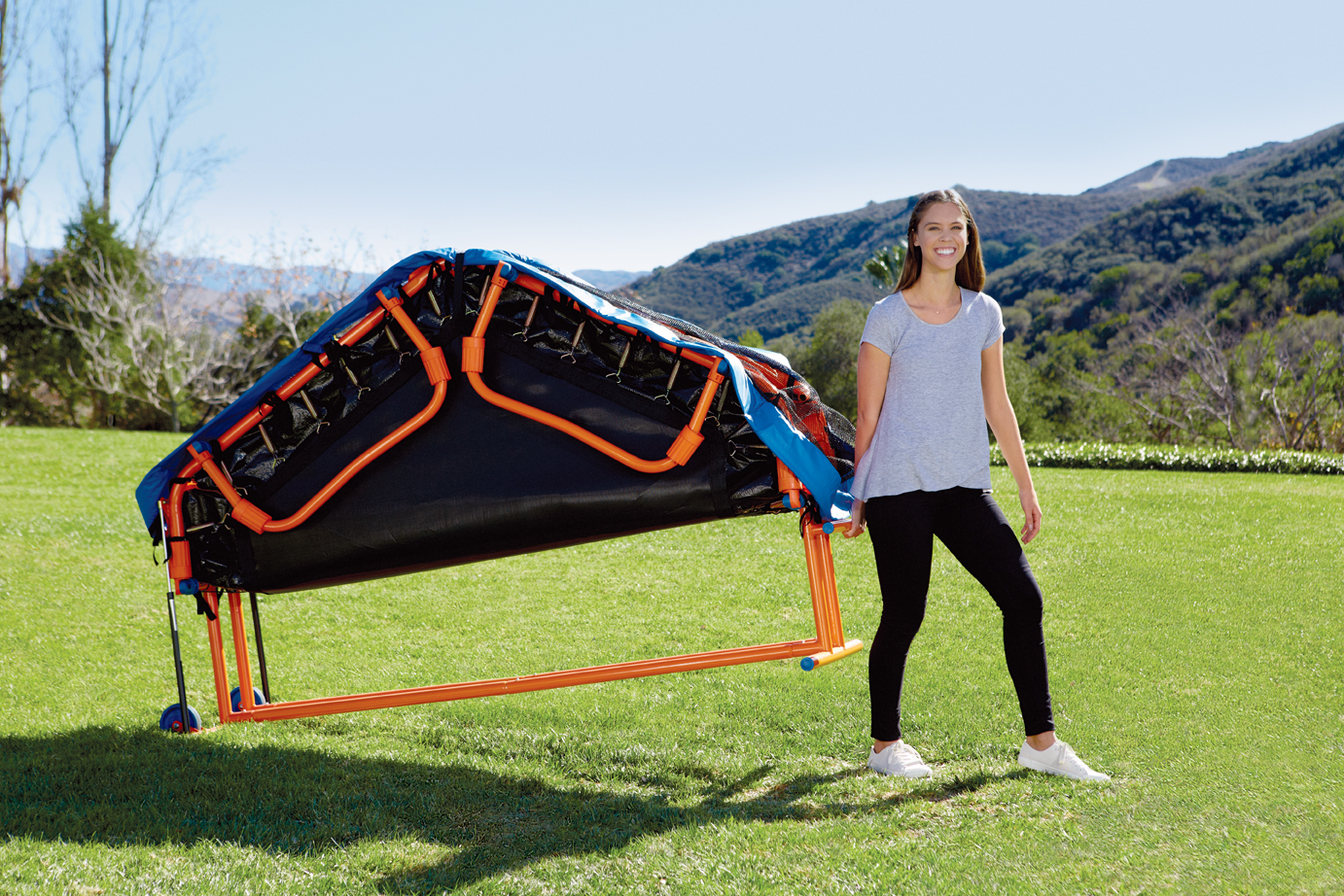 แทรมโพลีนขนาดใหญ่แบบพับเก็บได้ Little Tikes Easy Store 7-Foot Folding Trampoline