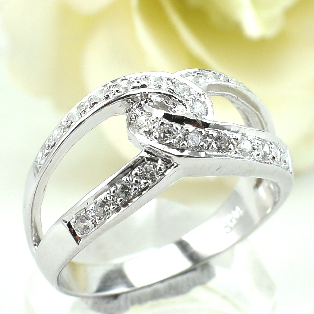 แหวนเงินแท้ราคาถูกชุบทองคำขาว เพชรCZแท้ 0.72 กะรัต งานประณีตสวยงาม สั่งผลิตค่ะ