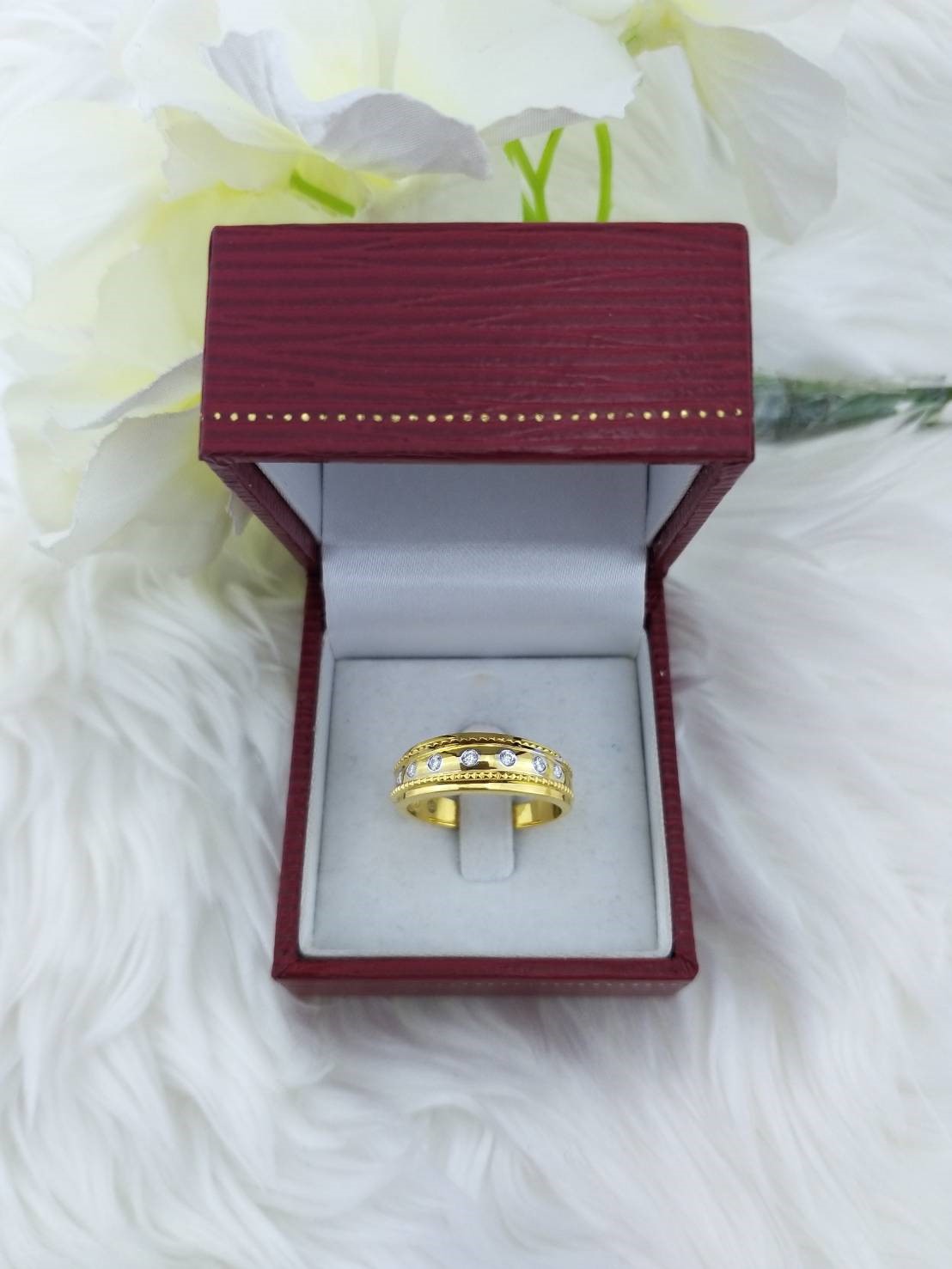 สั่งผลิตเพชรเบลเยี่ยมคัท แหวนแต่งงาน แหวนหมั้น ใส่เที่ยว ออกงาน แหวนทองคำ 18K เพชรแท้ 0.13 กะรัต 4.77 กรัม น้ำ 99 ราคาถูกมาก มีใบรับประกันค่ะ