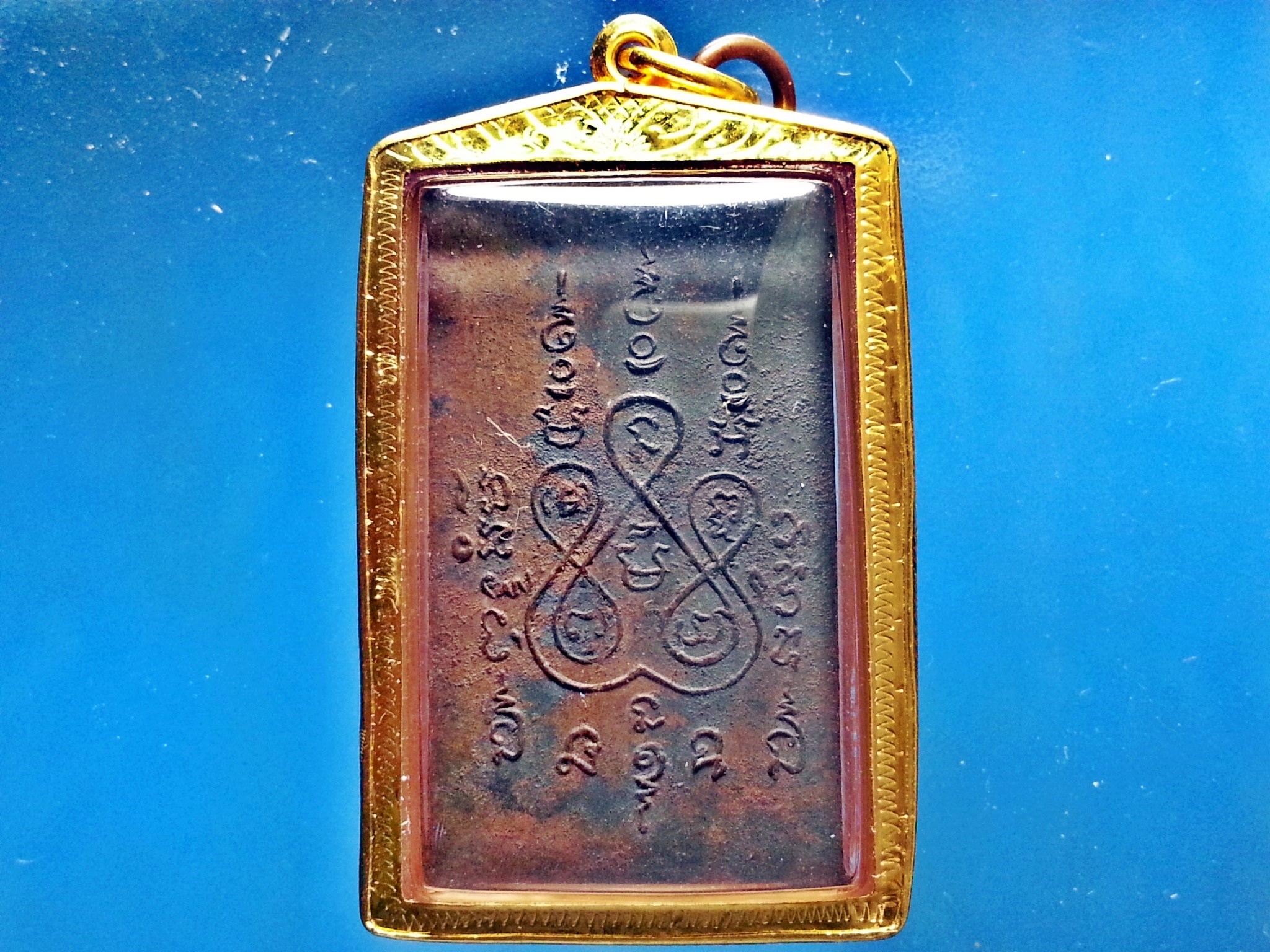 เหรียญสี่เหลี่ยม หวงพ่อแช่ม วัดฉลอง จ.ภูเก็ต เลี่ยมทองพร้อมแขวน