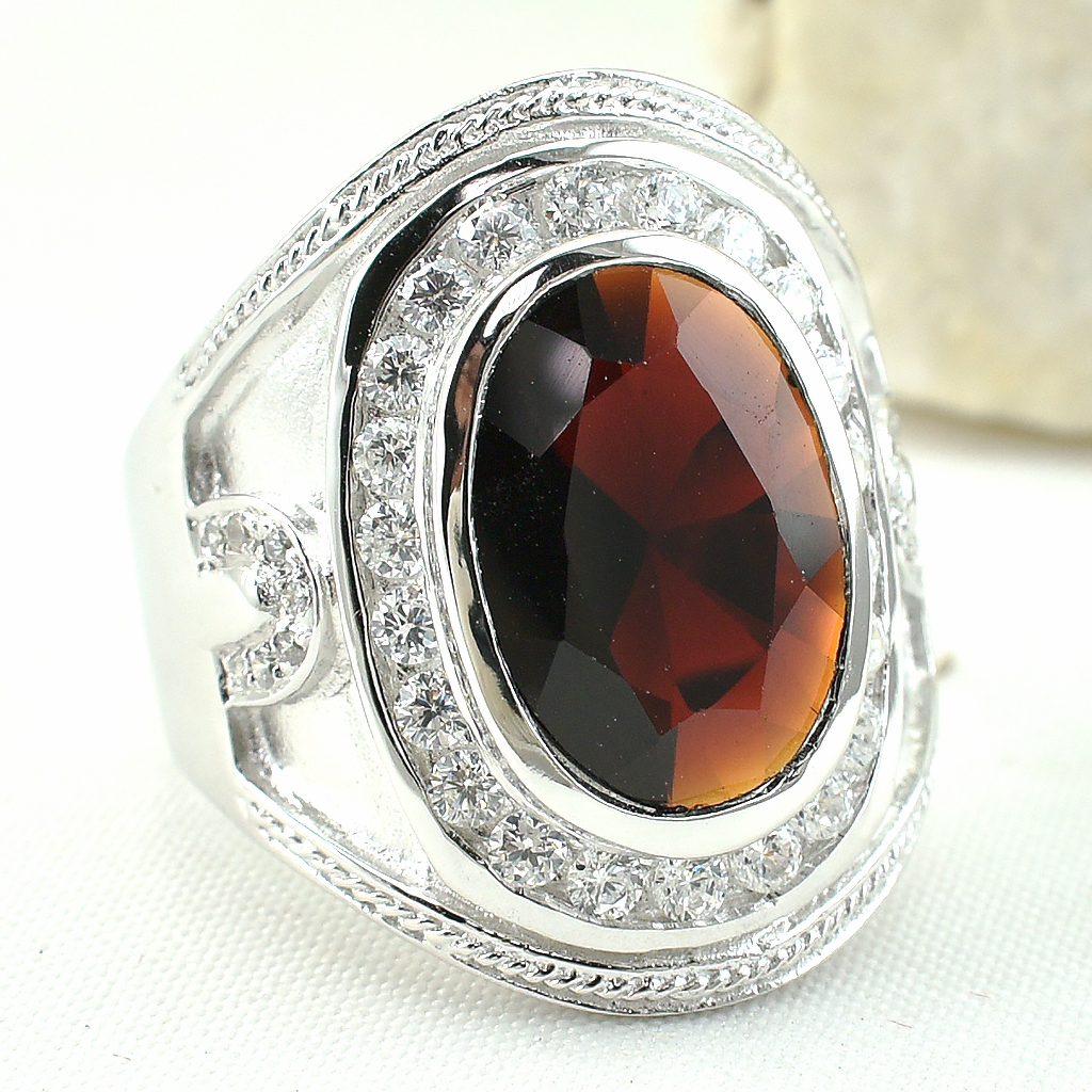 แหวนเงินแท้ราคาถูกชุบทองคำขาว พลอยแท้โกเมน 6.25 กะรัต เพชรCZ 0.80 กะรัต งานประณีตสวยงาม สั่งผลิตค่ะ