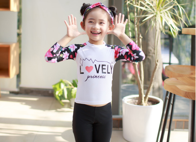 ชุดว่ายน้ำเด็ก : ชุดเซ็ตเสื้อแขนยาวลาย +กางเกงขายาว เด็ก