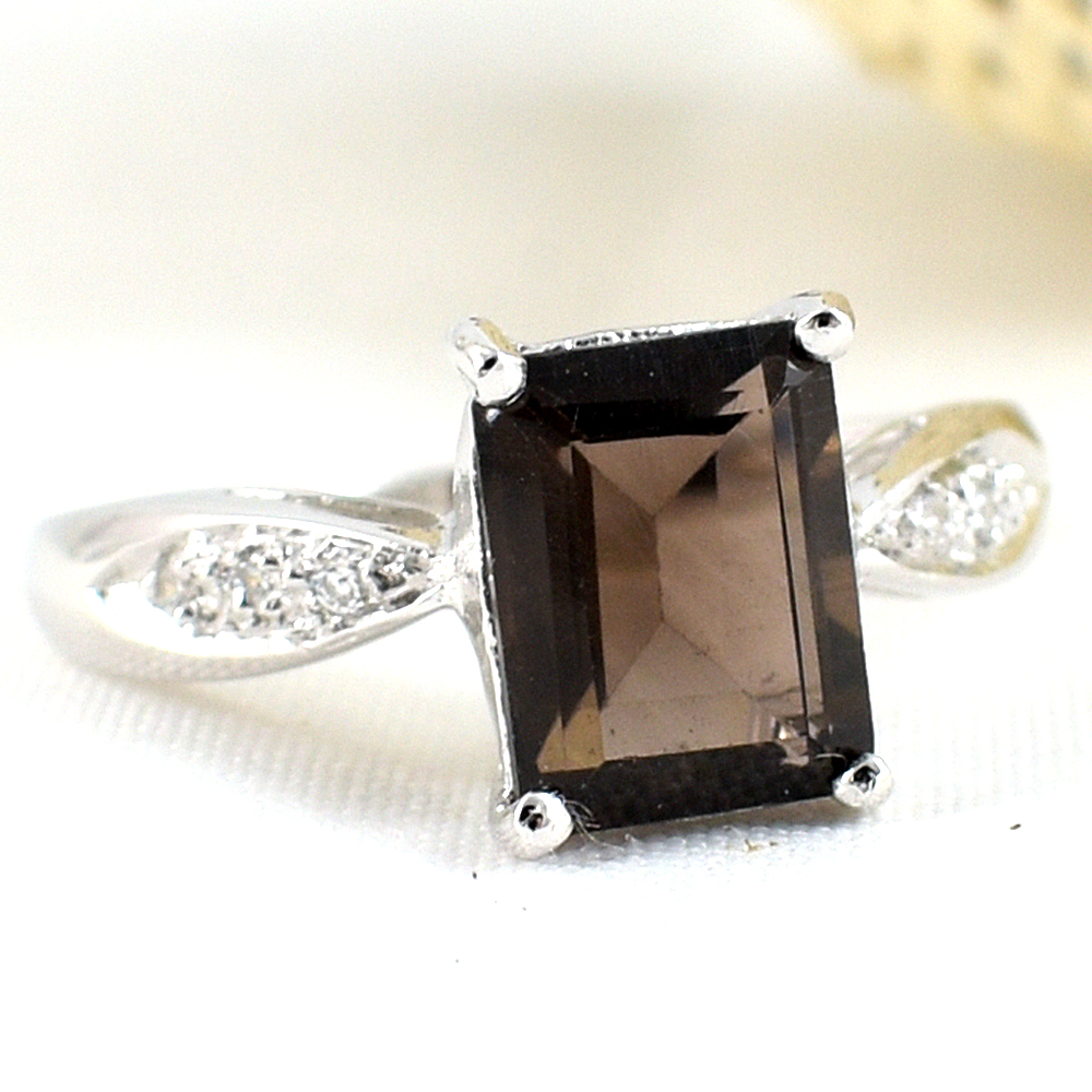 แหวนเงินแท้ราคาถูกชุบทองคำขาว พลอยแท้สโมกกี้ควอทซ์ 1.95 กะรัต เพชรCZ 0.048 กะรัต งานประณีตสวยงาม สั่งผลิตค่ะ