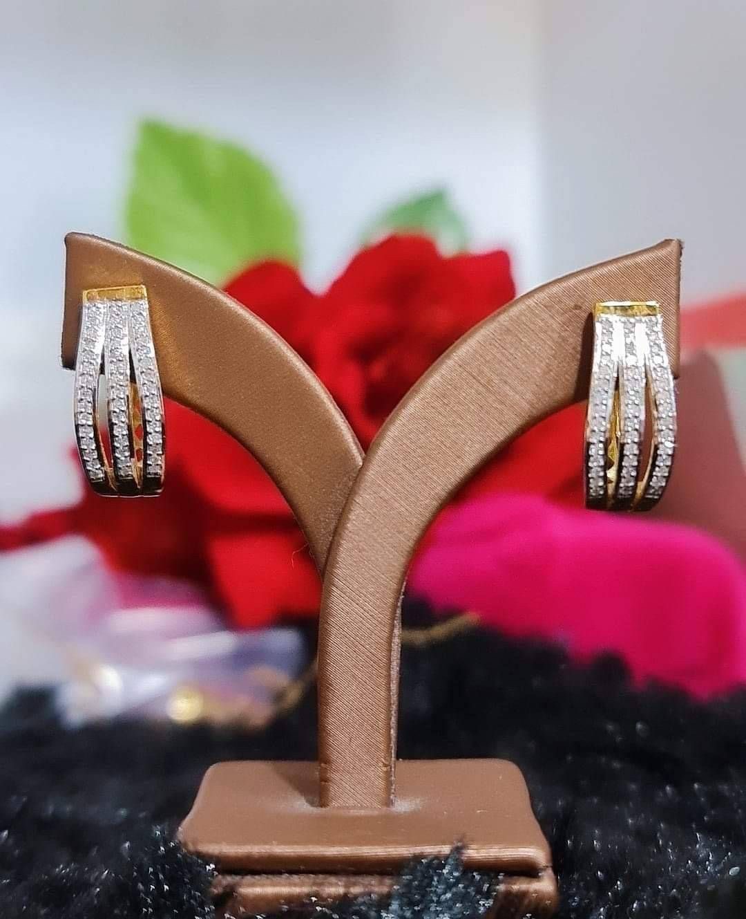 พร้อมส่งและสั่งผลิตต่างหูเพชร แต่งงาน หมั้น ใส่เที่ยว ออกงาน ทองคำ 9K เพชรแท้ 0.30 กะรัต 90 เม็ด ราคาถูกมาก ส่งฟรี