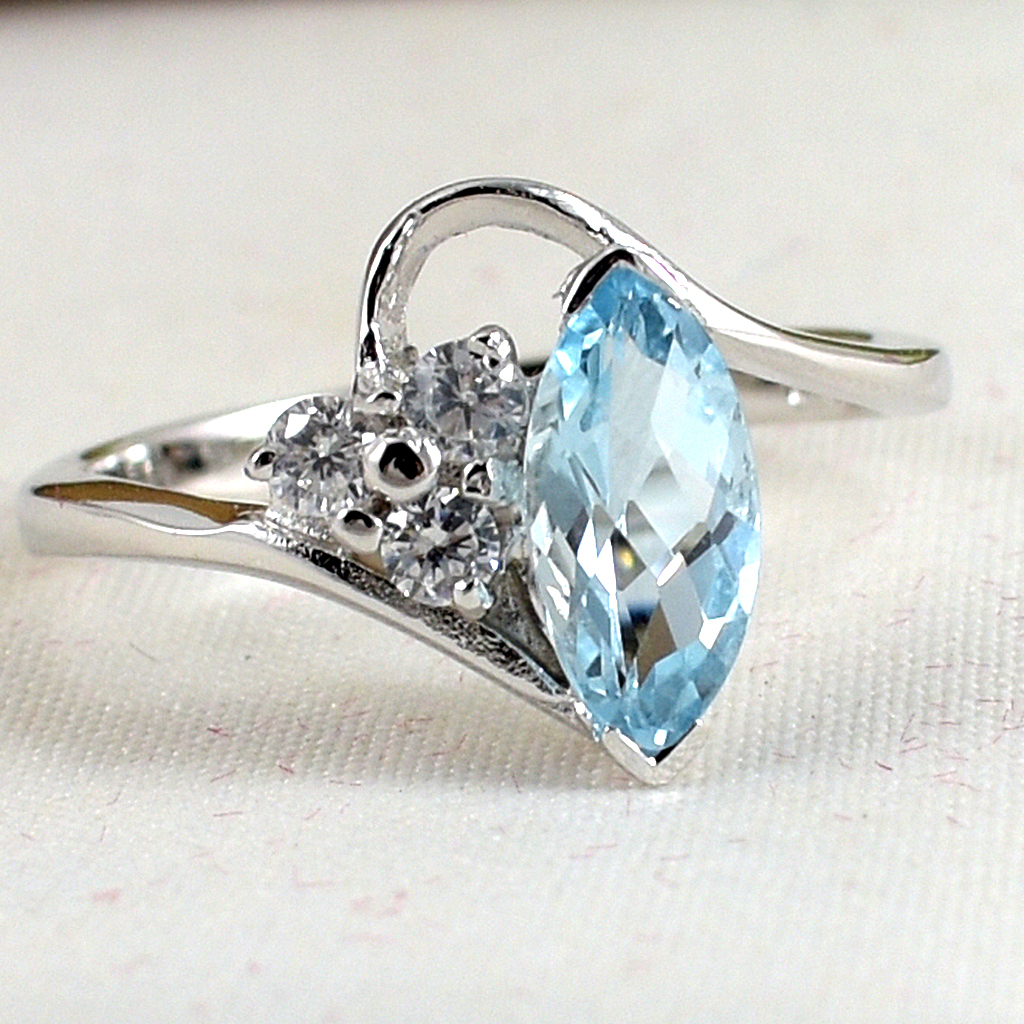 แหวนเงินแท้ราคาถูกชุบทองคำขาว สกายบลูโทปาซแท้ 1.25 กะรัต เพชรCZ 0.18 กะรัต งานประณีตสวยงาม สั่งผลิตค่ะ