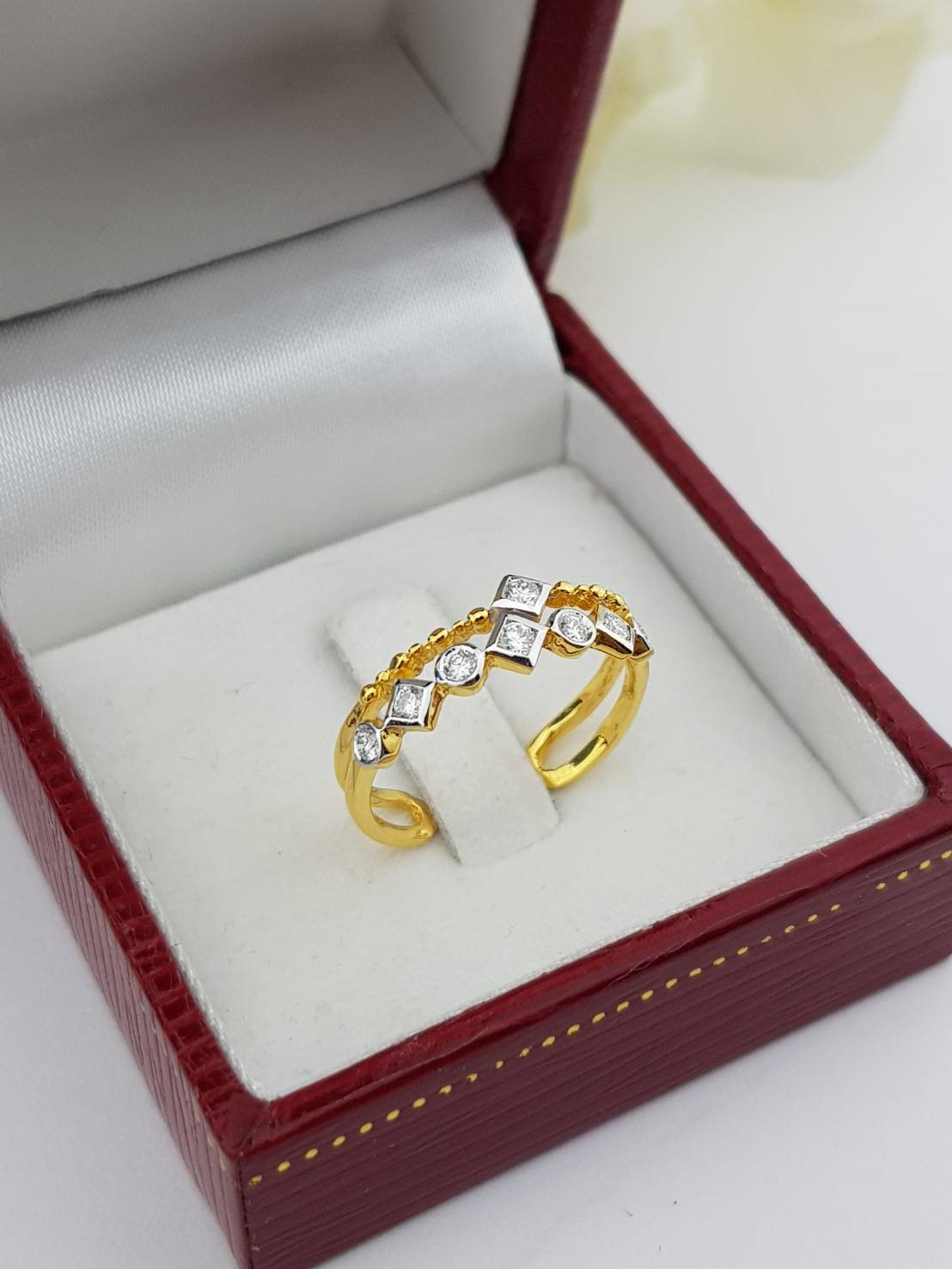 สั่งผลิตเพชรเบลเยี่ยมคัท แหวนแต่งงาน แหวนหมั้น ใส่เที่ยว ออกงาน แหวนทองคำ 18K เพชรแท้ 0.20 กะรัต 1.90 กรัม น้ำ 99 ราคาถูกมาก มีใบรับประกันค่ะ