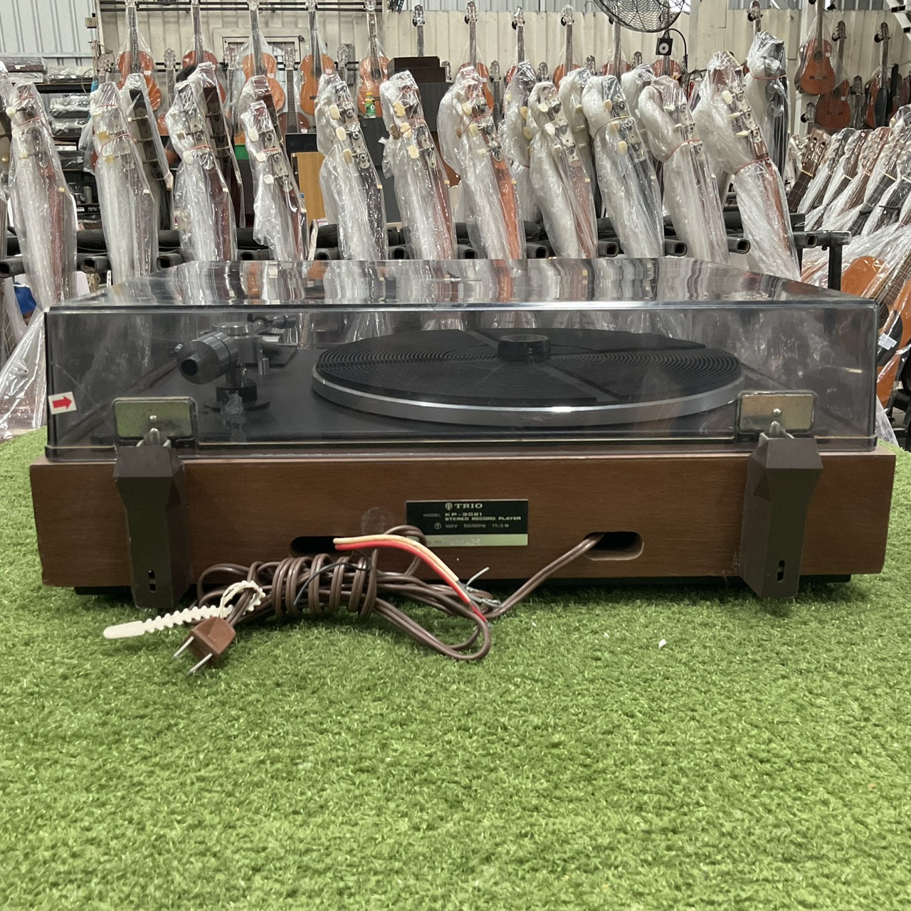 เครื่องเล่นแผ่นเสียง TRIO : KP-3021