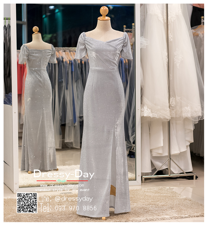รหัส ชุดราตรียาว : PFL090 ชุดราตรียาว สีเทา/เงิน ไหล่เปาด เข้ารูป ผ่าด้านข้างสุดเซ็กซี่ เหมาะใส่ออกงานกลางคืน งานแต่งงาน งานกาล่าดินเนอร์ งานเลี้ยง งานพรอม งานรับกระบี่